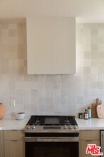 6541 De Longpre Ave in Los Angeles, CA - Building Photo - Building Photo