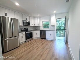 1900 Danese Ct in Jacksonville, FL - Building Photo