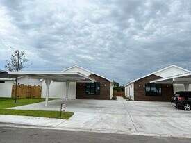 2309 E Viviana St, Unit 4 in Edinburg, TX - Building Photo