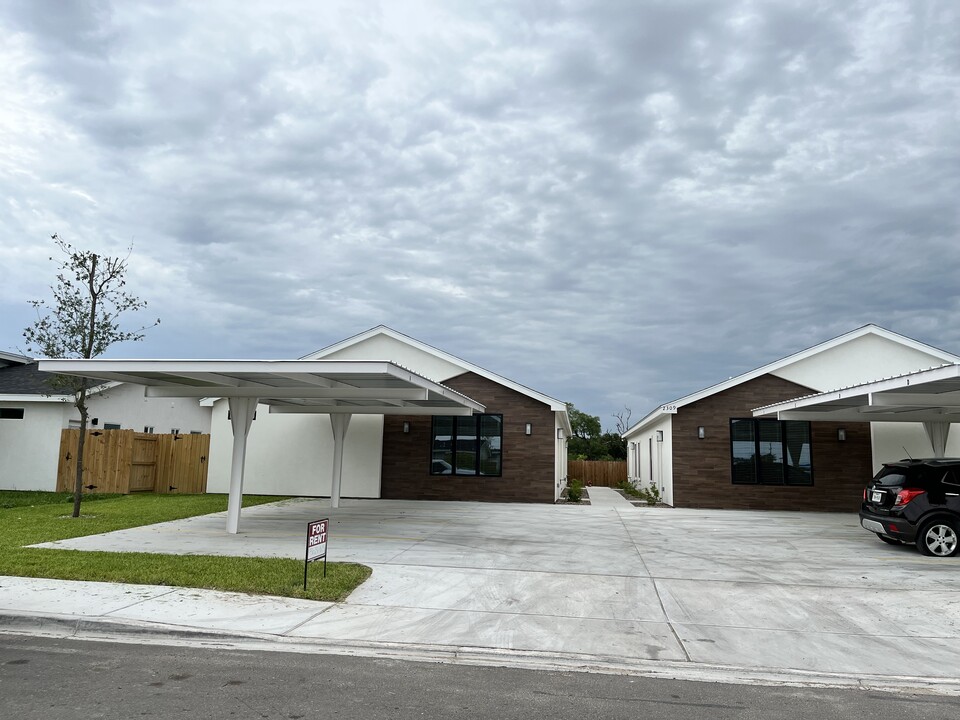 2309 E Viviana St, Unit 4 in Edinburg, TX - Building Photo