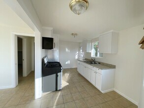 115 Capistrano Ln in San Clemente, CA - Foto de edificio - Building Photo