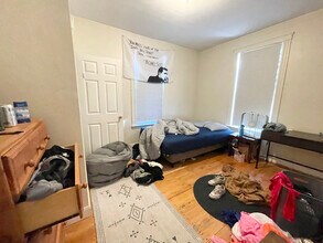 37 Hillside St, Unit 1 in Boston, MA - Foto de edificio - Building Photo