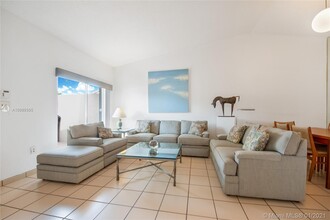 1227 SW 104th Ct-Unit -7-4A in Miami, FL - Foto de edificio - Building Photo