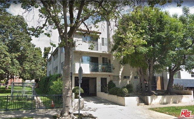 7327 Willoughby Ave in Los Angeles, CA - Building Photo