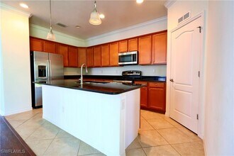 2338 Heydon Cir E in Naples, FL - Building Photo - Building Photo