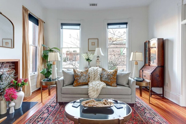 415 Whitaker St in Savannah, GA - Building Photo - Building Photo