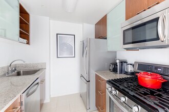 535 W 23rd St, Unit SI FL6-ID2045 in New York, NY - Building Photo - Building Photo