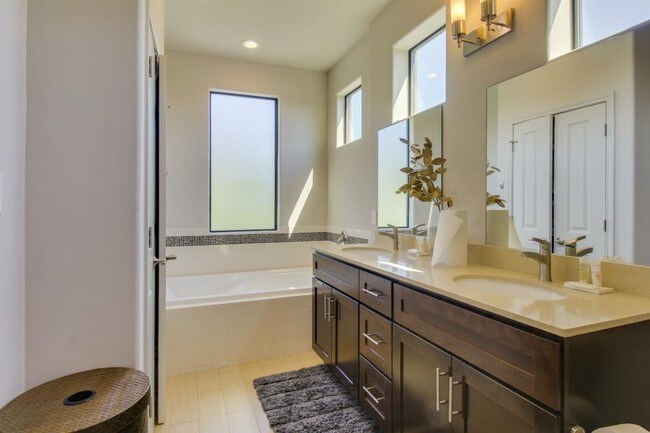 124 Cumberland Rd in Austin, TX - Building Photo - Building Photo