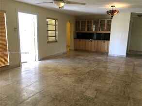 2724 NE 32nd St in Fort Lauderdale, FL - Building Photo - Building Photo