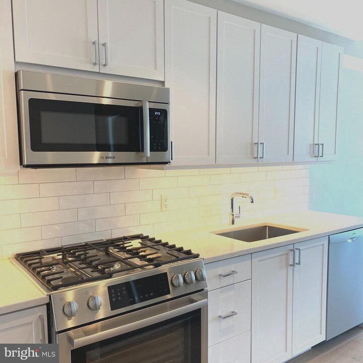925 N Fairfax St-Unit -808 in Alexandria, VA - Building Photo