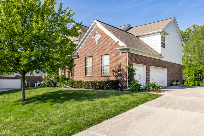 12058 Auburn Creek Crossing in Zionsville, IN - Building Photo - Building Photo