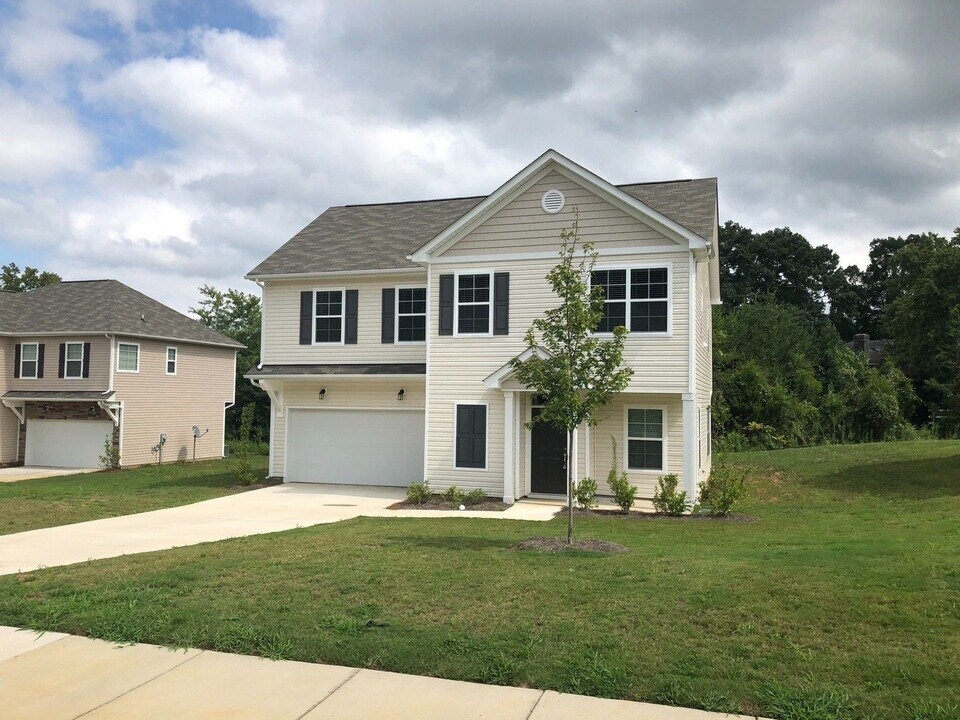 1210 Oak Haven Dr in Salisbury, NC - Building Photo
