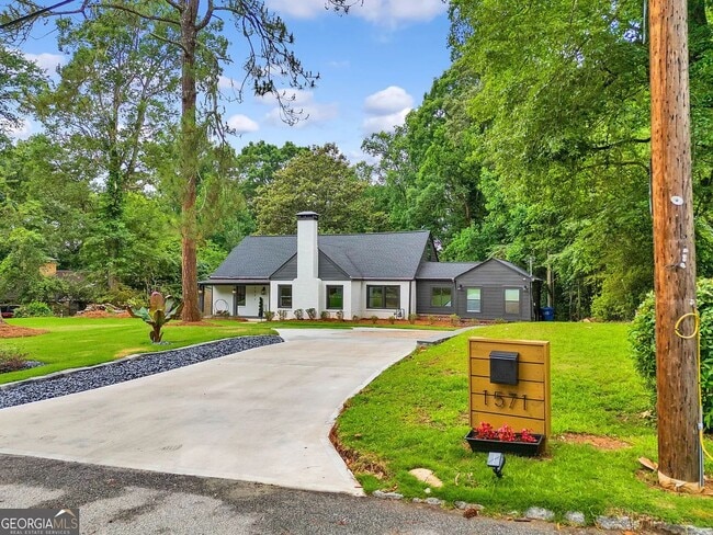 1571 Blvd Lorraine SW in Atlanta, GA - Foto de edificio - Building Photo