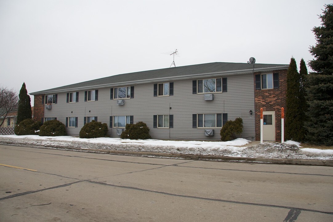 2702 5th Ave in South Milwaukee, WI - Building Photo