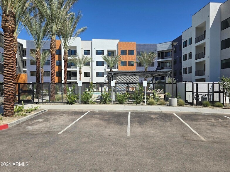 2500 E Marco Polo Rd, Unit B2 in Phoenix, AZ - Building Photo