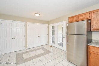 386 Beech Cliff Cir in Shepherdsville, KY - Building Photo - Building Photo