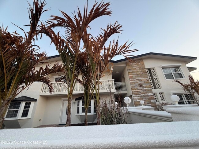 154 Crescent Beach Dr in Cocoa Beach, FL - Foto de edificio - Building Photo