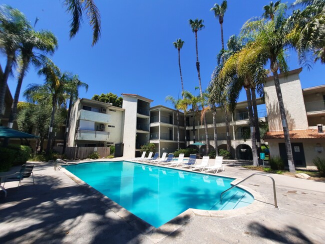 The Palms Apartments in Canoga Park, CA - Building Photo - Building Photo