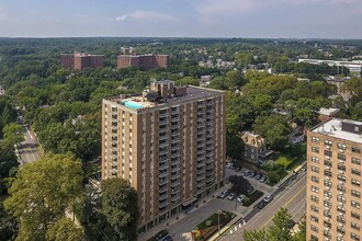 Hathaway House in Philadelphia, PA - Foto de edificio - Building Photo