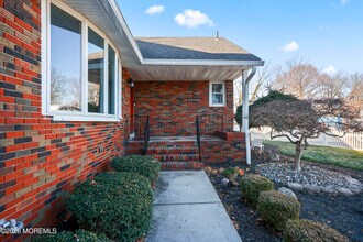 573 Lloyd Rd in Matawan, NJ - Building Photo - Building Photo