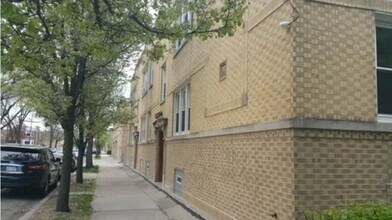 3318 N Laramie Ave in Chicago, IL - Foto de edificio - Building Photo