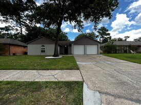 6223 Brookgate Dr in Spring, TX - Building Photo