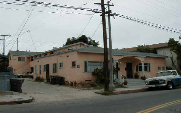 3609 E 1st St in Long Beach, CA - Foto de edificio