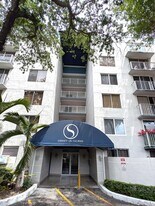1720 NW N River Dr in Miami, FL - Building Photo