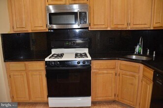 19 Jill Ct in Franklin Township, NJ - Building Photo - Building Photo