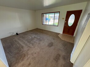 1729 S Clementine St in Oceanside, CA - Foto de edificio - Building Photo