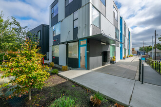 Ainsworth Terrace Apartments in Tacoma, WA - Building Photo - Building Photo