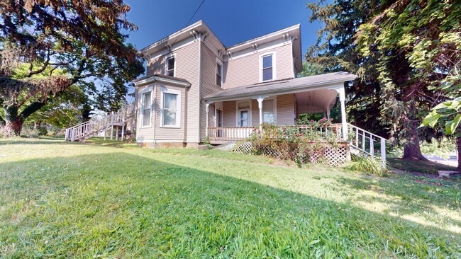 313 W 4th St