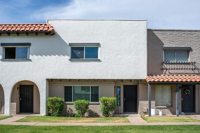 property at 2881 E Fairmount Ave