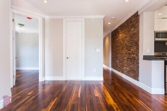 1590 Lexington Ave, Unit 12 in New York, NY - Foto de edificio - Building Photo
