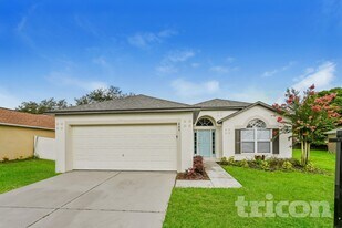 864 Vanderbilt Dr in Eustis, FL - Building Photo