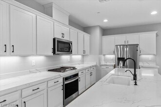 10423 Stroma Ave in Las Vegas, NV - Building Photo - Building Photo