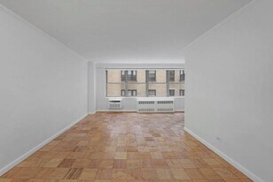 250 W 88th St in New York, NY - Building Photo