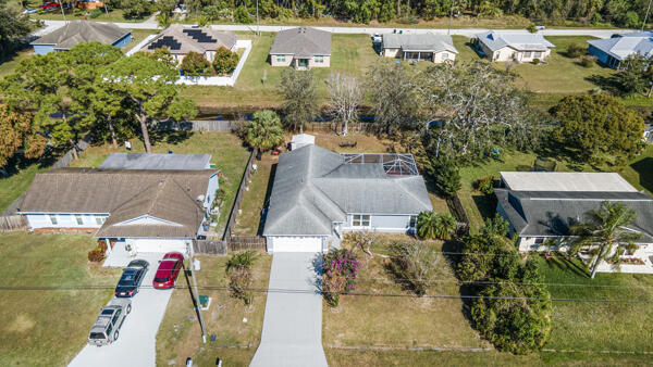 457 SW David Terrace in Port St. Lucie, FL - Building Photo