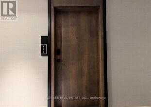 120 Eagle Rock Way in Vaughan, ON - Building Photo - Building Photo