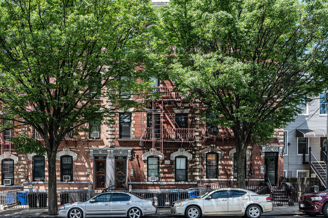 216 Pennsylvania Ave in Brooklyn, NY - Foto de edificio