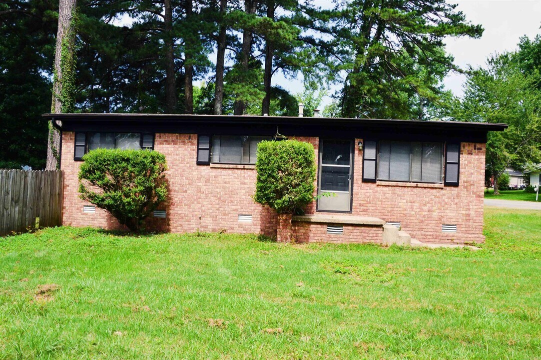 2502 N Lakeview in Benton, AR - Building Photo