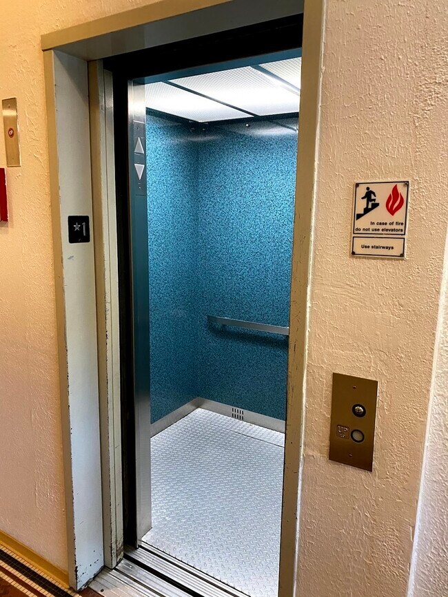 839 W Sheridan Rd in Chicago, IL - Foto de edificio - Building Photo