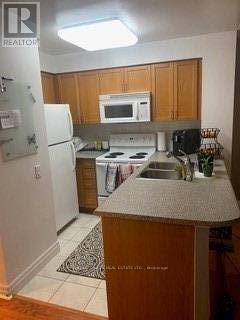 21 Hillcrest Ave in Toronto, ON - Building Photo - Building Photo