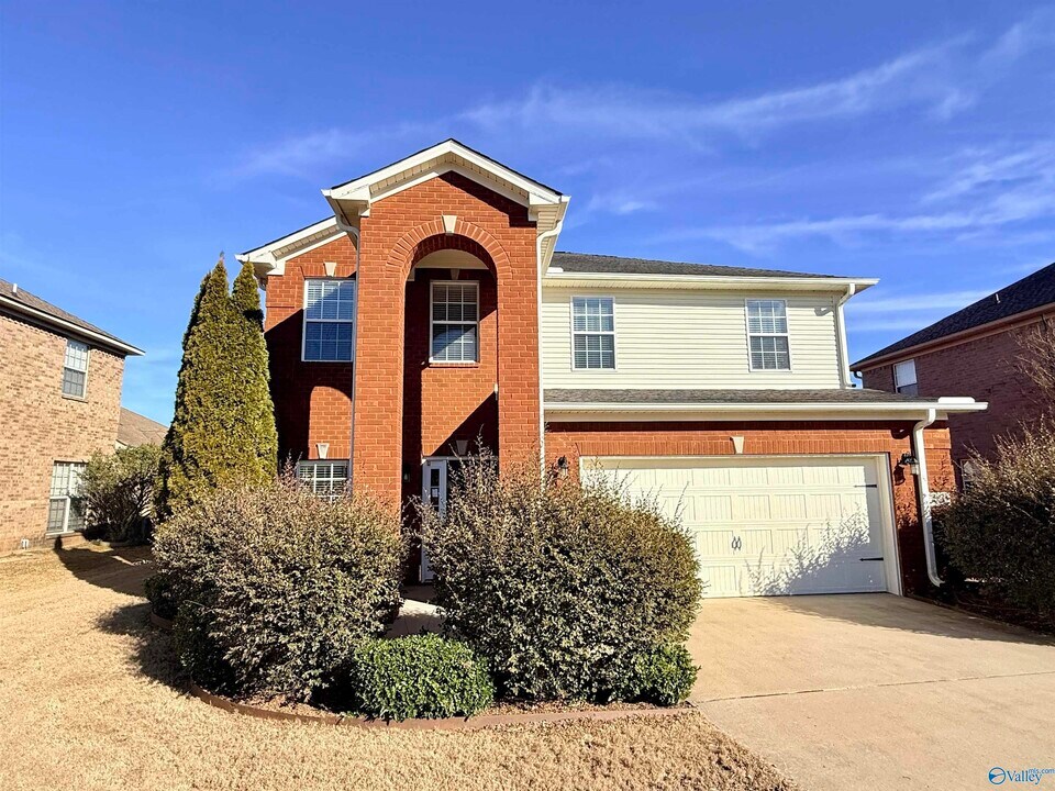 5031 SE Valley Cove Dr in Owens Cross Roads, AL - Building Photo