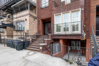 80 Middleton St in Brooklyn, NY - Foto de edificio - Building Photo