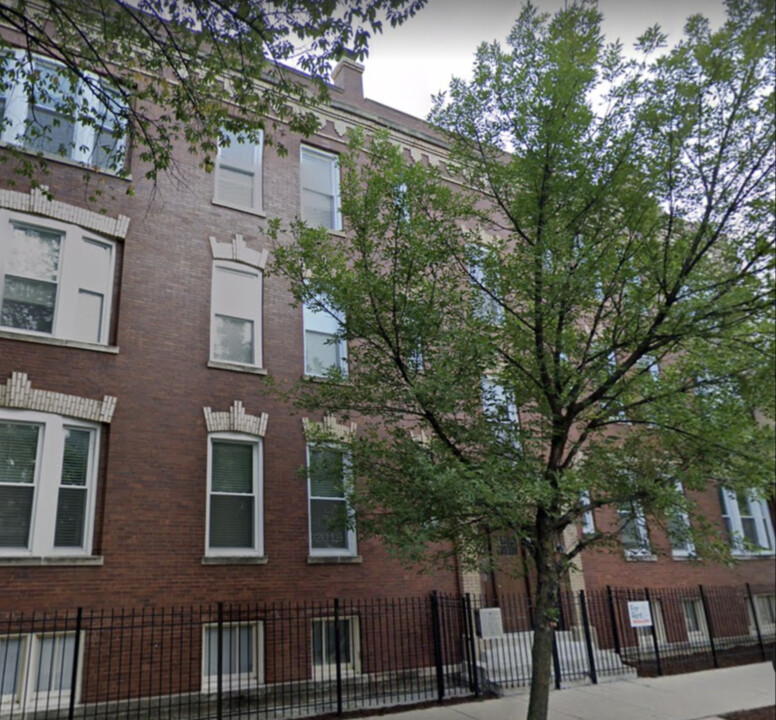 2047 N Kimball Ave in Chicago, IL - Building Photo