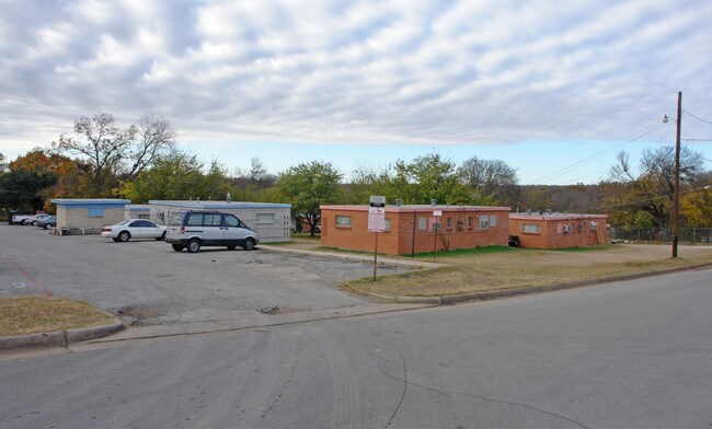 Sycamore Park Apartments in Fort Worth, TX - Foto de edificio - Building Photo