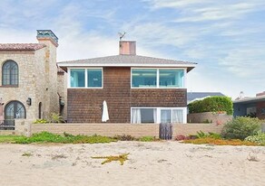 1560 E Oceanfront in Newport Beach, CA - Building Photo