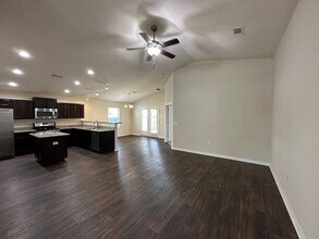 10590 Senegal Dr in Pensacola, FL - Foto de edificio - Building Photo