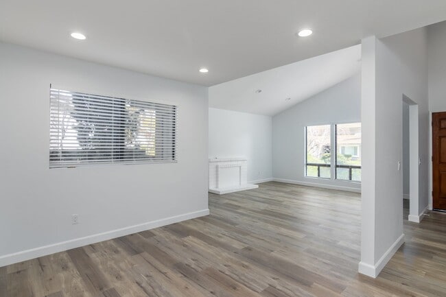 30831 Catarina Dr in Westlake Village, CA - Building Photo - Building Photo